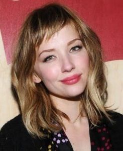 30 Super Chic Medium Hairstyles With Bangs Intended For Wavy Hairstyles With Short Blunt Bangs (View 12 of 25)