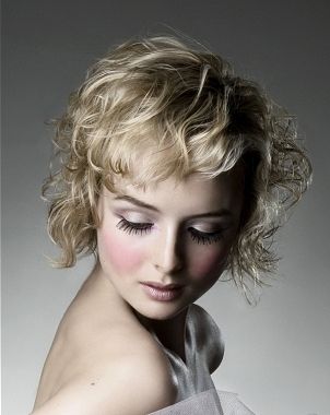 Medium Wavy Shag Hairstyles Pertaining To Shag Hairstyles With Messy Wavy Bangs (View 6 of 25)