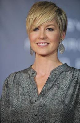 Short Crop With Side Bang For Very Short Wavy Hairstyles With Side Bangs (Photo 17 of 25)