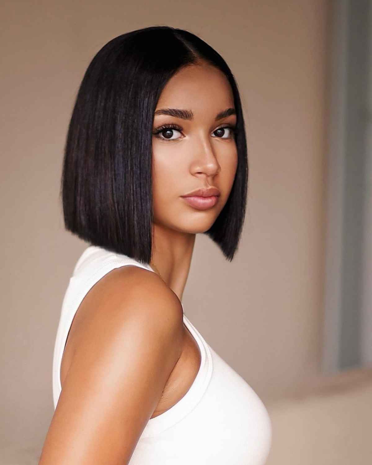 16 Perfect Middle Part Bob Hairstyles (weaves, Sew Ins, Etc..) Inside Most Recent Middle Parted Highlighted Long Bob Haircuts (Photo 21 of 25)