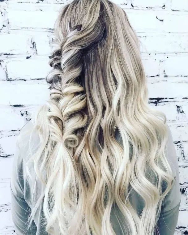 20 Fabulous Blonde Hair With Dark Roots Styles To Try In Most Up To Date Blonde Waves Haircuts With Dark Roots (View 23 of 25)