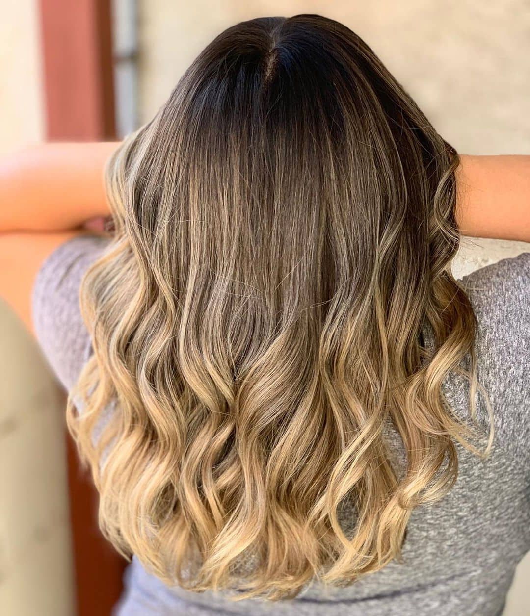 23 Gorgeous Medium Wavy Hairstyles – Stylesrant Within Most Current Waves Haircuts With Blonde Ombre (View 9 of 25)