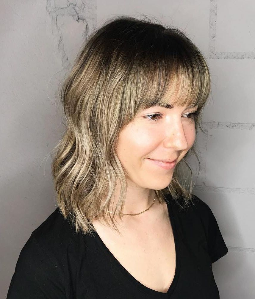 25 Latest Medium Length Hairstyles With Bangs For 2022 With Regard To Most Current Medium Length Haircuts With Arched Bangs (View 12 of 25)