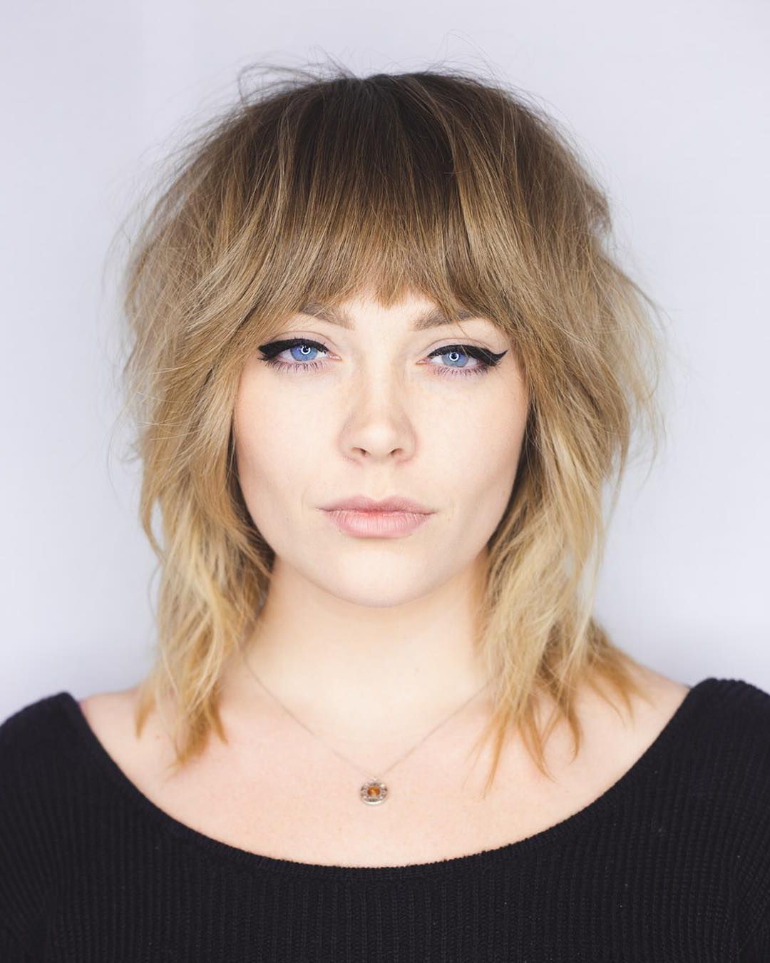 25 Latest Medium Length Hairstyles With Bangs For 2022 With Regard To Most Current Medium Length Haircuts With Arched Bangs (View 9 of 25)