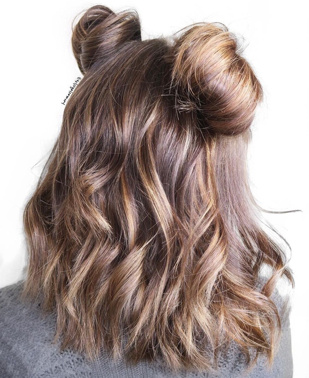 25 Must Try Medium Length Layered Haircuts For 2022 Intended For Newest Layered Medium Length Hairstyles With Space Buns (View 17 of 25)