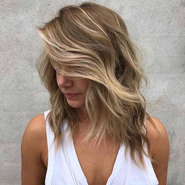 25 Wavy Lob Haircuts That Never Go Out Of Fashion – Belletag Within 2018 Sandy Wavy Side Parted Lob Haircuts (View 18 of 25)