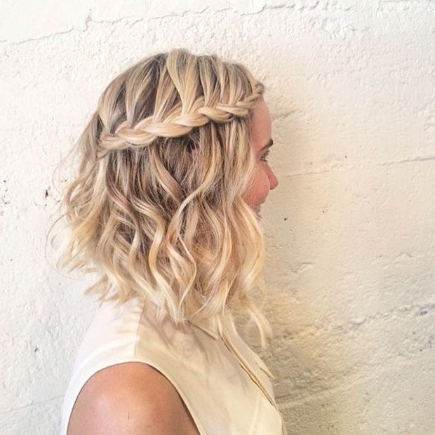26 Trendy Lob (long Bob) Hairstyles: Smooth, Feathered & Jagged Asymmetric  Bobs – Styles Weekly Within Most Up To Date Curly Lob Haircuts With Feathered Ends (View 24 of 25)
