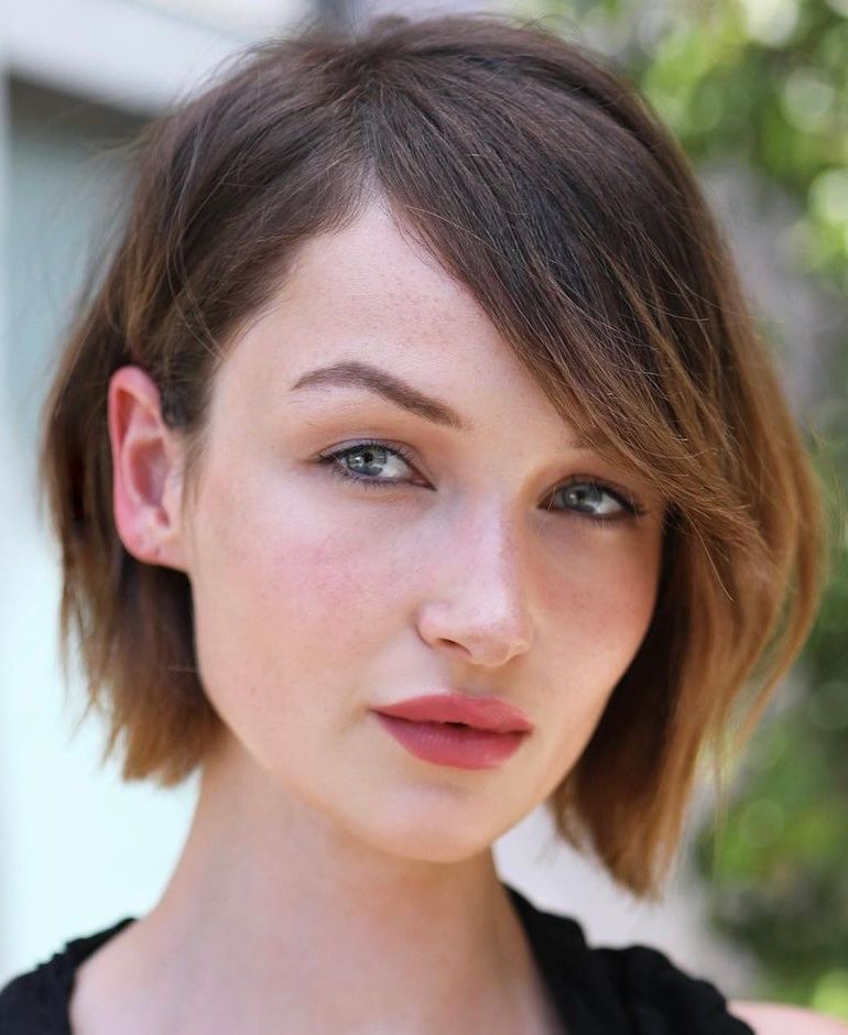 30 Gorgeous Bob Hairstyles With Side Bangs For 2022 Inside Long Side Bangs Blunt Bob Hairstyles (View 21 of 25)