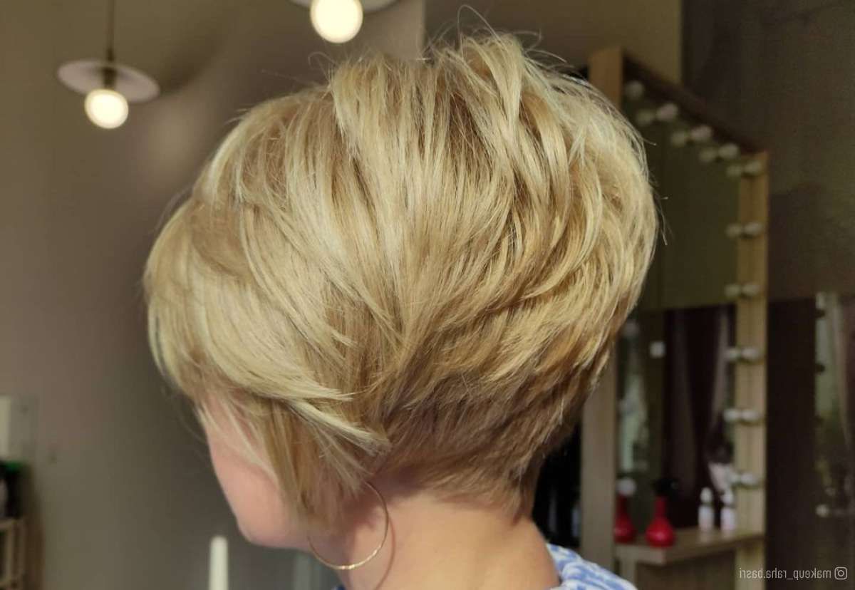 33 Most Popular Short Layered Bob Haircuts That Are Easy To Style For Super Volume Short Bob Hairstyles (View 18 of 25)