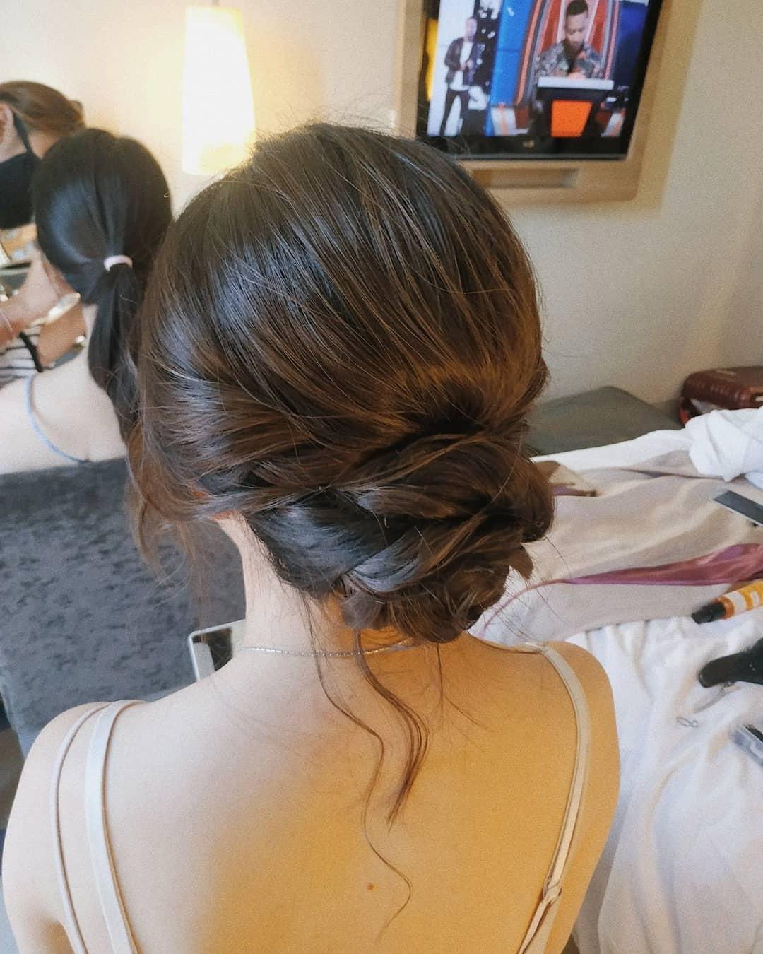 4 Trendy Mess Bun Hairstyles Perfect For Weddings! Intended For Most Recent Messy Pretty Bun Hairstyles (View 25 of 25)