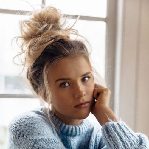 40 Easy Messy Bun Hairstyles For Women In 2022 (with Images) Regarding Current Messy Pretty Bun Hairstyles (View 9 of 25)