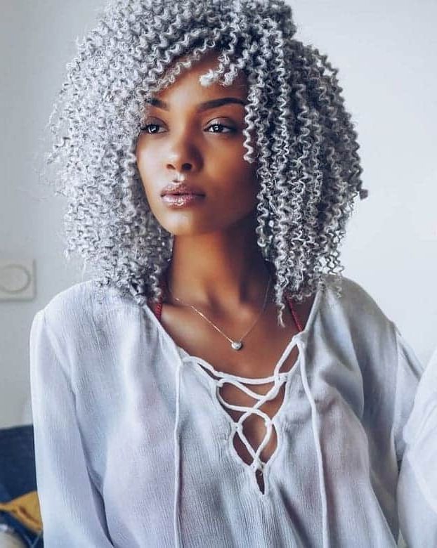 40 Must Try Curly Hair Highlights Trending In 2022 – Hairstyle Camp In Best And Newest Silver Loose Curls Haircuts (Photo 23 of 25)