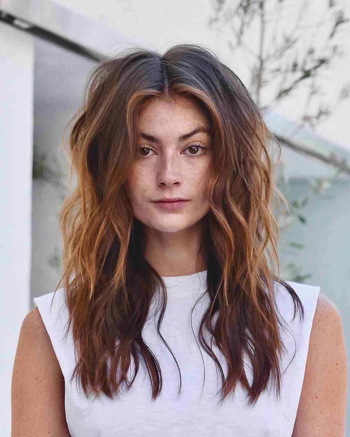 41 Chic Medium Length Wavy Hairstyles In 2022 With 2018 Wavy Medium Hairstyles With Middle Part (View 2 of 25)