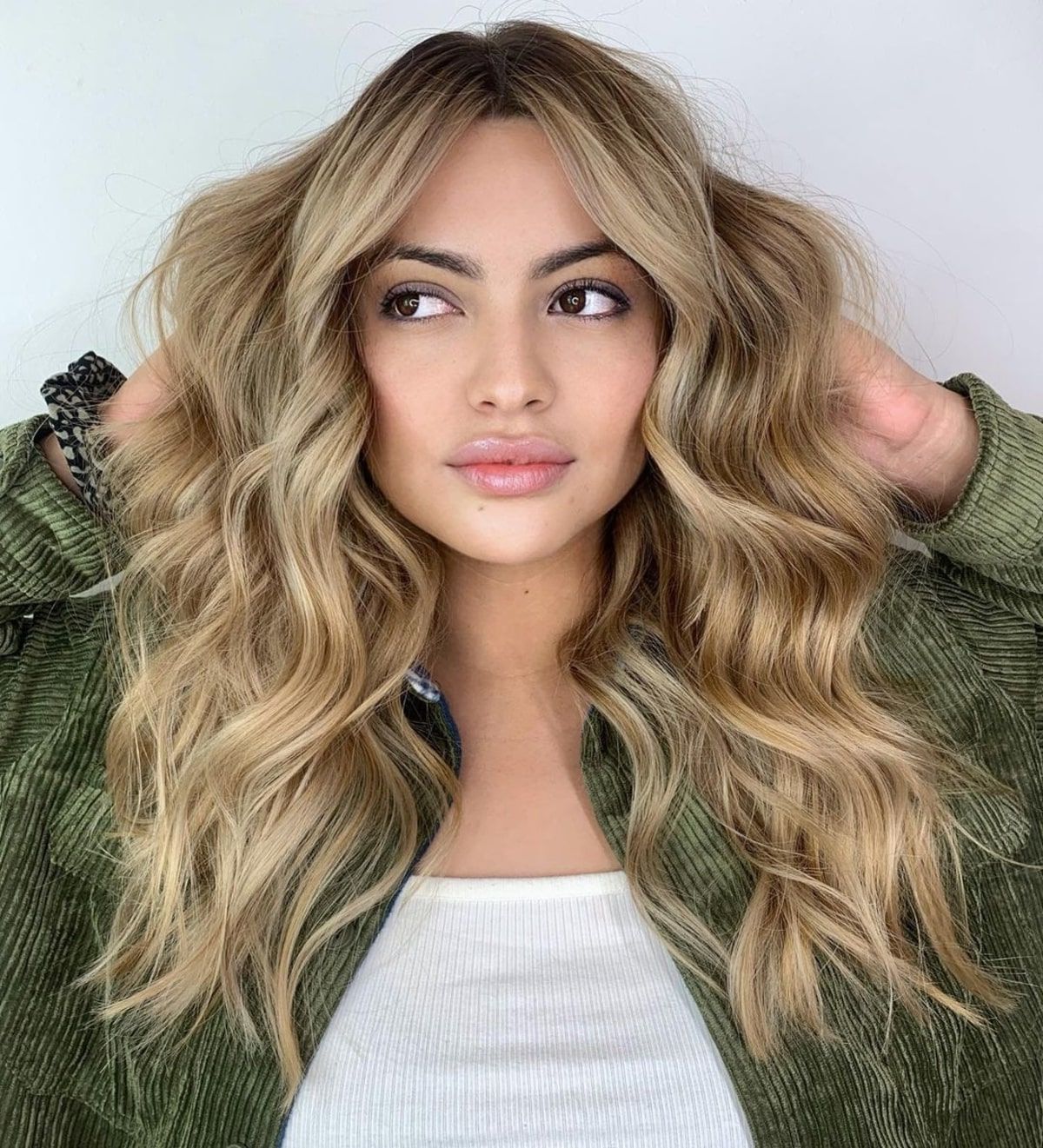 43 Flattering Middle Part Hairstyles Trending Right Now Throughout Most Popular Wavy Medium Hairstyles With Middle Part (View 20 of 25)