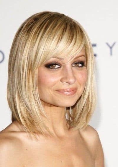 50 Effortless Long Bobs With Side Bangs For 2022 – Hairstyle Camp Throughout Side Pinned Lob Hairstyles (View 10 of 25)