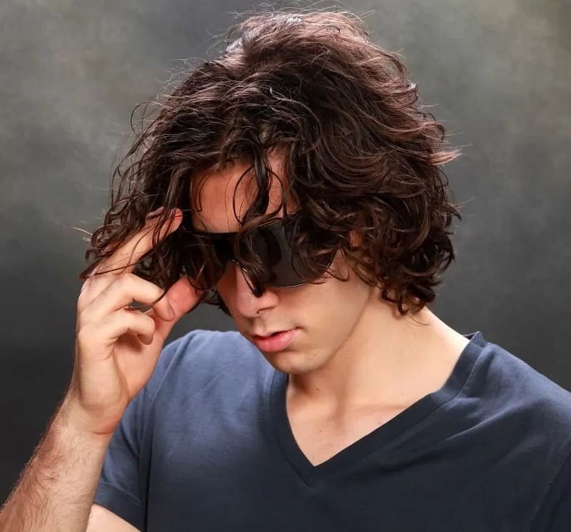 65 Ways To Wear Men's Messy Hairstyles (2022 Guide) For Most Recent Messy Wavy Medium Hairstyles (Photo 24 of 25)