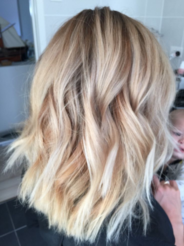 Ombré Blonde Lob With A Textured Wave | Summer Blonde Hair, Short Textured  Hair, Hair Pictures In Recent Waves Haircuts With Blonde Ombre (View 1 of 25)