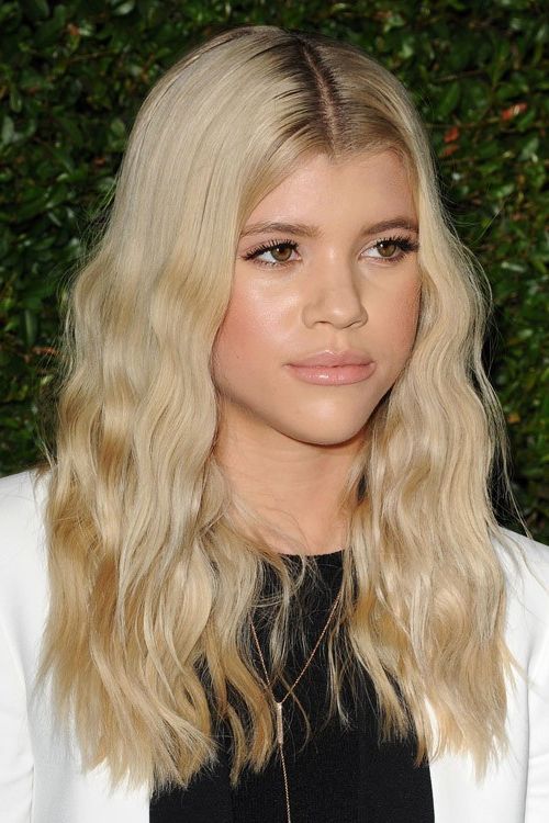 Sofia Richie Wavy Golden Blonde Dark Roots, Loose Waves Hairstyle | Steal  Her Style For Most Recently Blonde Waves Haircuts With Dark Roots (Photo 19 of 25)