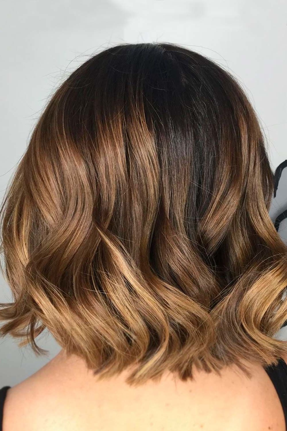Untraditional Lob Haircut Ideas To Give A Try | Lovehairstyles For Latest Wavy Lob Haircuts With Caramel Highlights (View 10 of 25)