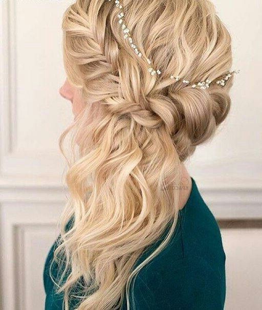 15 Flirty And Chic Christmas Half Updos – Styleoholic With Side Updo For Long Hair (View 18 of 25)