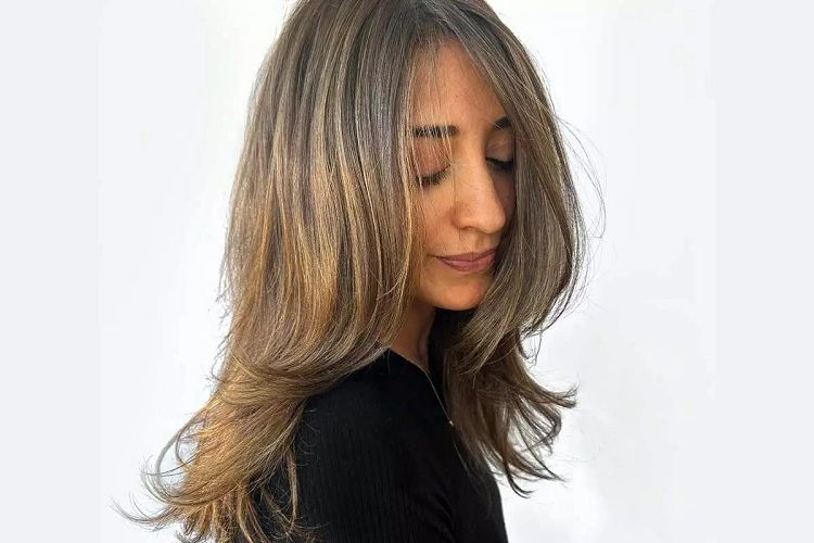 2023 Medium Length Haircuts For Fine Hair: Say Hello To Volume! With Regard To 2018 Fine Medium Hair With Layers (View 17 of 18)