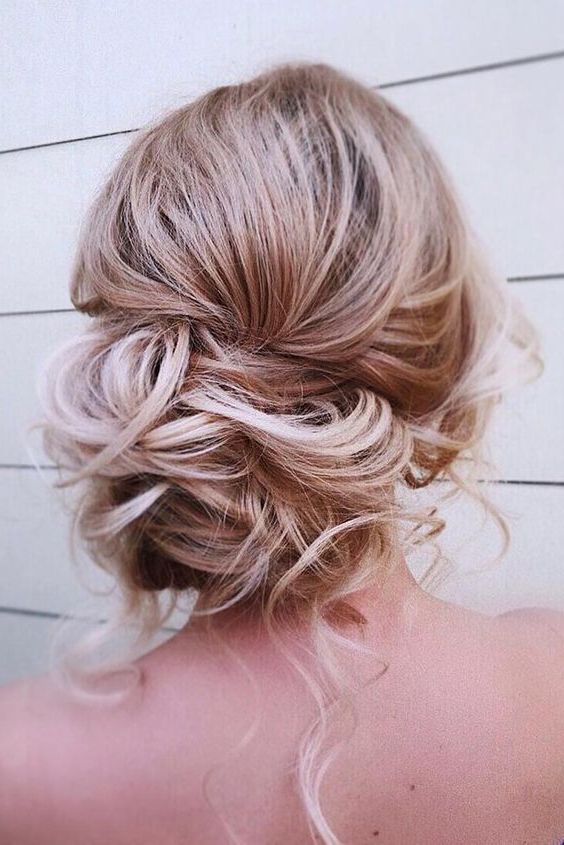 23 A Messy Curly Low Side Bun With Some Curls Down Is A Great Idea For An  Effortlessly Chic Loo… | Mother Of The Bride Hair, Side Bun Hairstyles,  Medium Hair Styles Inside Knotted Side Bun Updo (View 7 of 25)