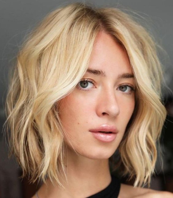 33 Versatile Wavy Bob Ideas That Inspire – Styleoholic Within Gorgeous Side Parted Shaggy Bob (View 11 of 25)