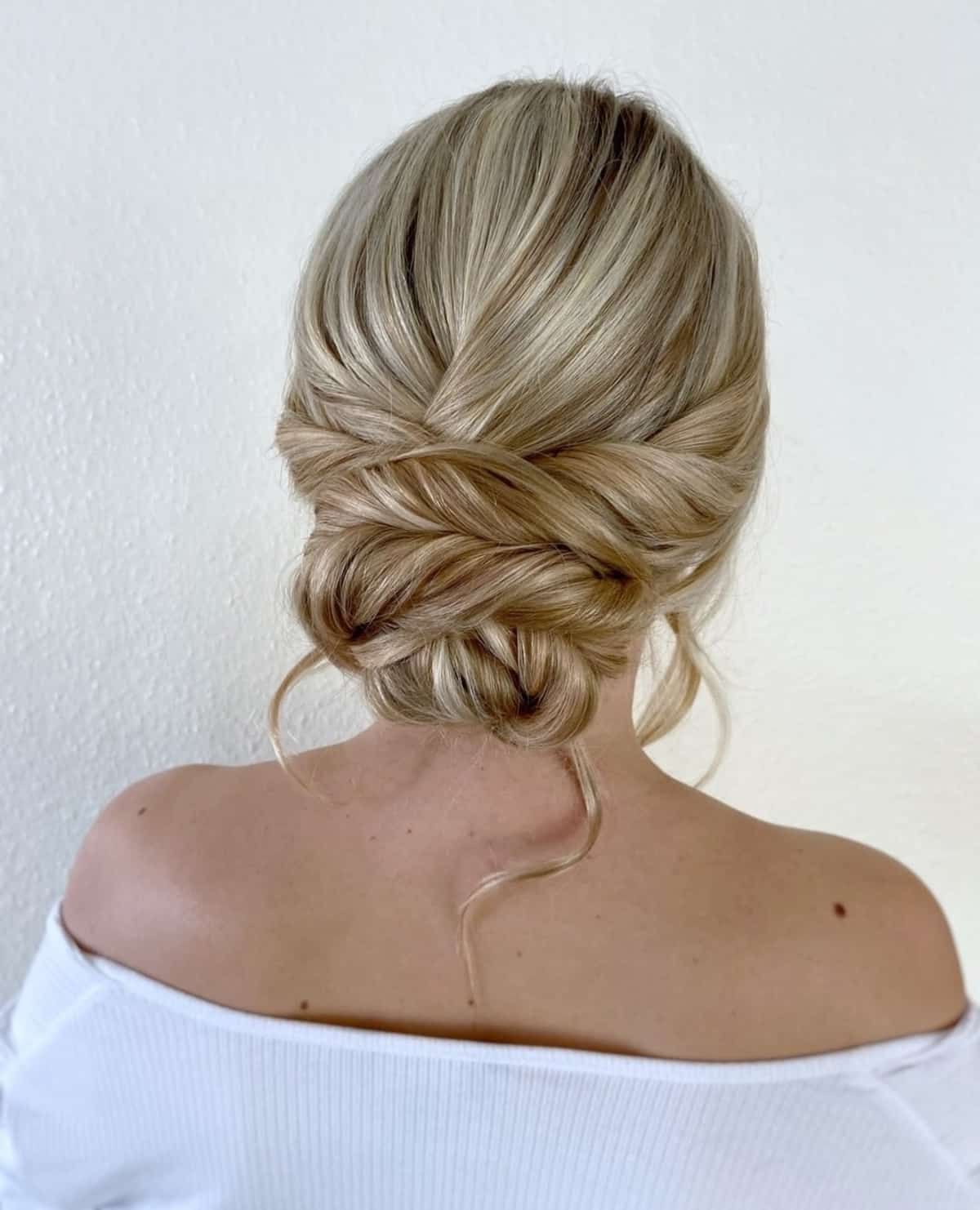 35 Gorgeous Bridesmaid Hairstyles For The Brides Big Day With Bridesmaid’s Updo For Long Hair (Photo 12 of 25)