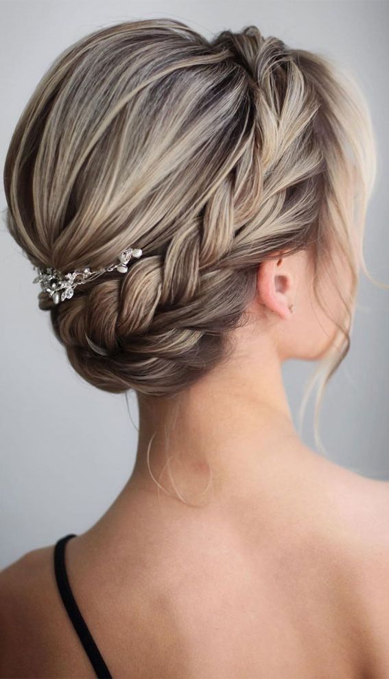 39 The Most Romantic Wedding Hair Dos To Get An Elegant Look – Braided Updo Pertaining To Elegant Braided Halo (View 3 of 25)