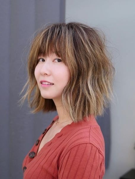 40 Stylish Lob Haircuts & Hairstyles For 2023 – The Trend Spotter Inside Most Current Wavy Lob With Choppy Bangs (Photo 12 of 18)