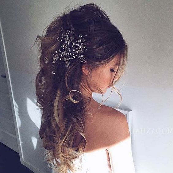 41 Trendy And Chic Messy Wedding Hairstyles – Weddingomania Intended For Massive Wedding Hairstyle (View 8 of 25)