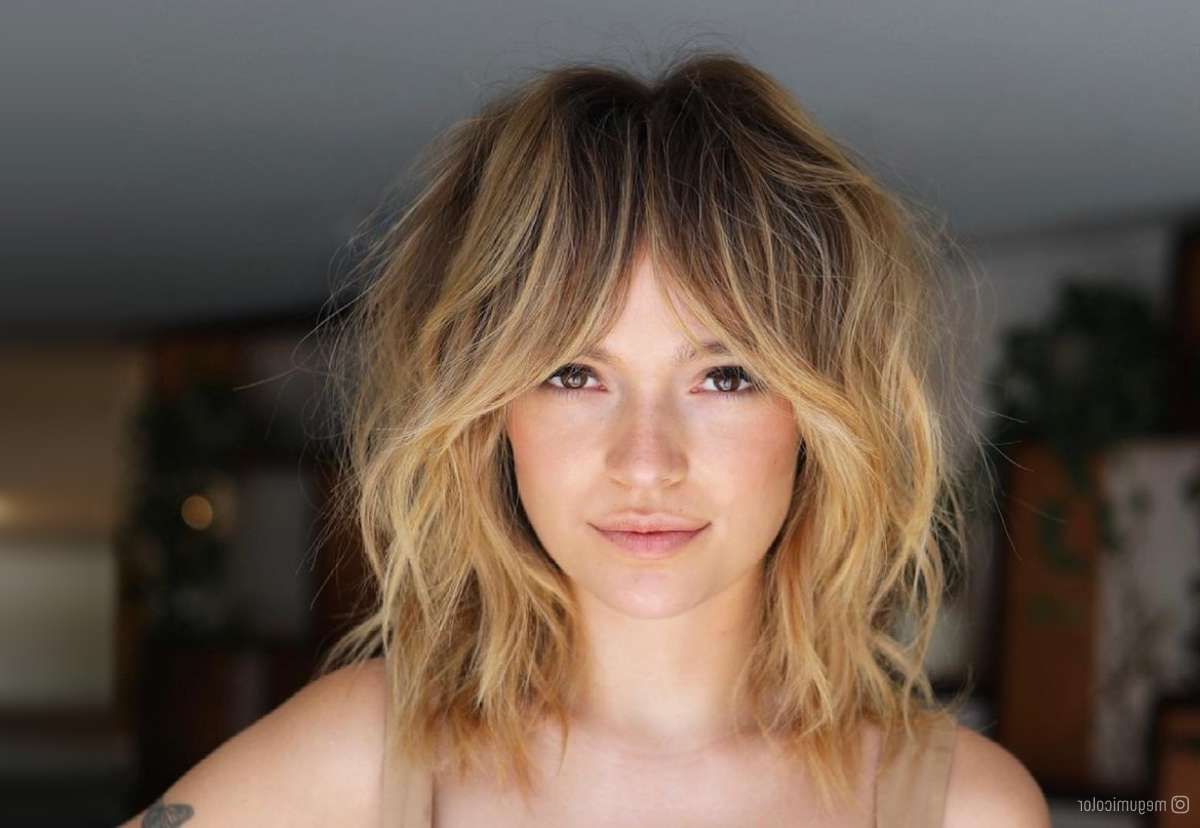 Featured Photo of 18 Photos Wavy Lob with Choppy Bangs