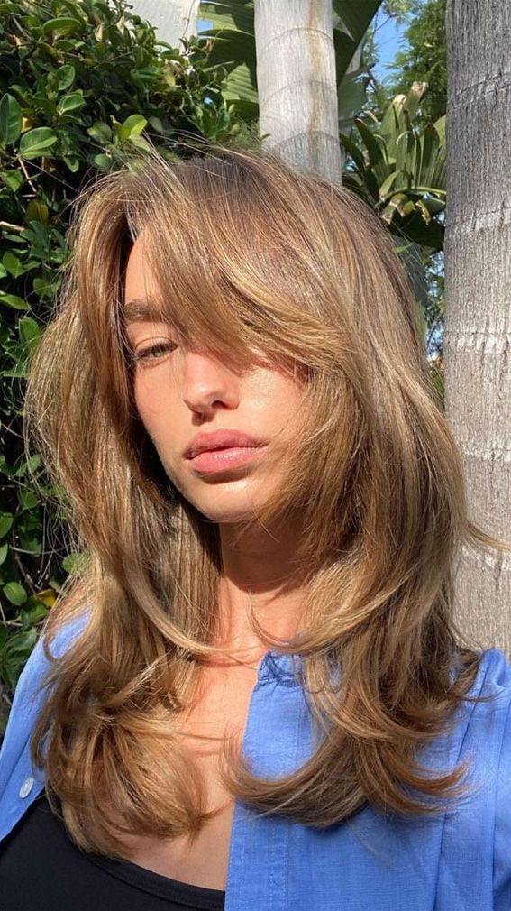 50 Chic And Versatile Medium Layered Haircut Ideas : Layers With Side Swept  Bangs With Regard To 2018 Choppy Hair With Layers And Side Swept Bangs (Photo 10 of 18)