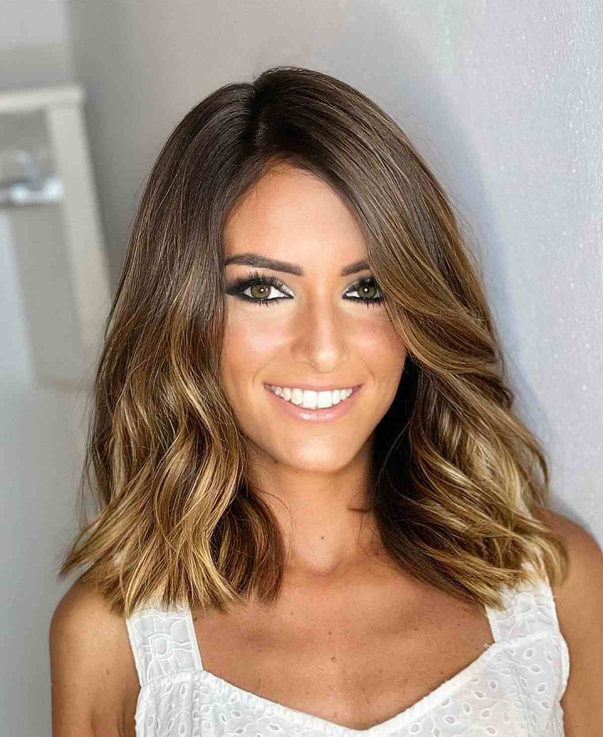 50 Chic Medium Length Wavy Hairstyles In 2023 With Regard To Chest Length Wavy Haircut (View 23 of 25)