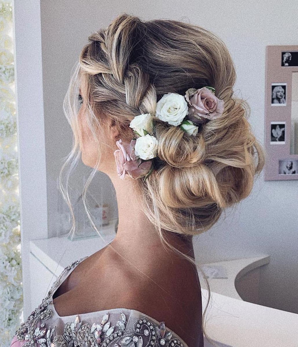 50 Lovely Updo Hairstyles That Are Trendy For 2022 With Regard To Delicate Waves And Massive Chignon (View 25 of 25)