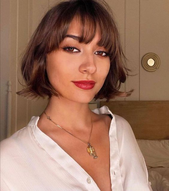 96 Coolest Short Bob Haircuts With Bangs – Styleoholic Within Most Current Edgy Blunt Bangs For Shoulder Length Waves (View 12 of 18)