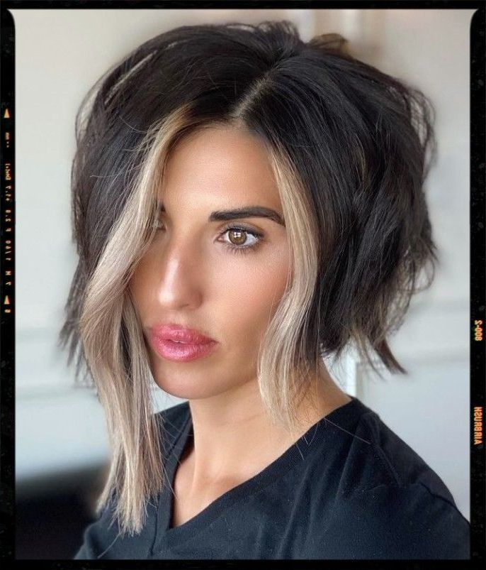 Messy Bob With Money Piece | Bob Hairstyles For Thick, Thick Hair Styles,  Asymmetrical Bob Haircuts For Stunning Messy Lob With Money Pieces (View 2 of 25)