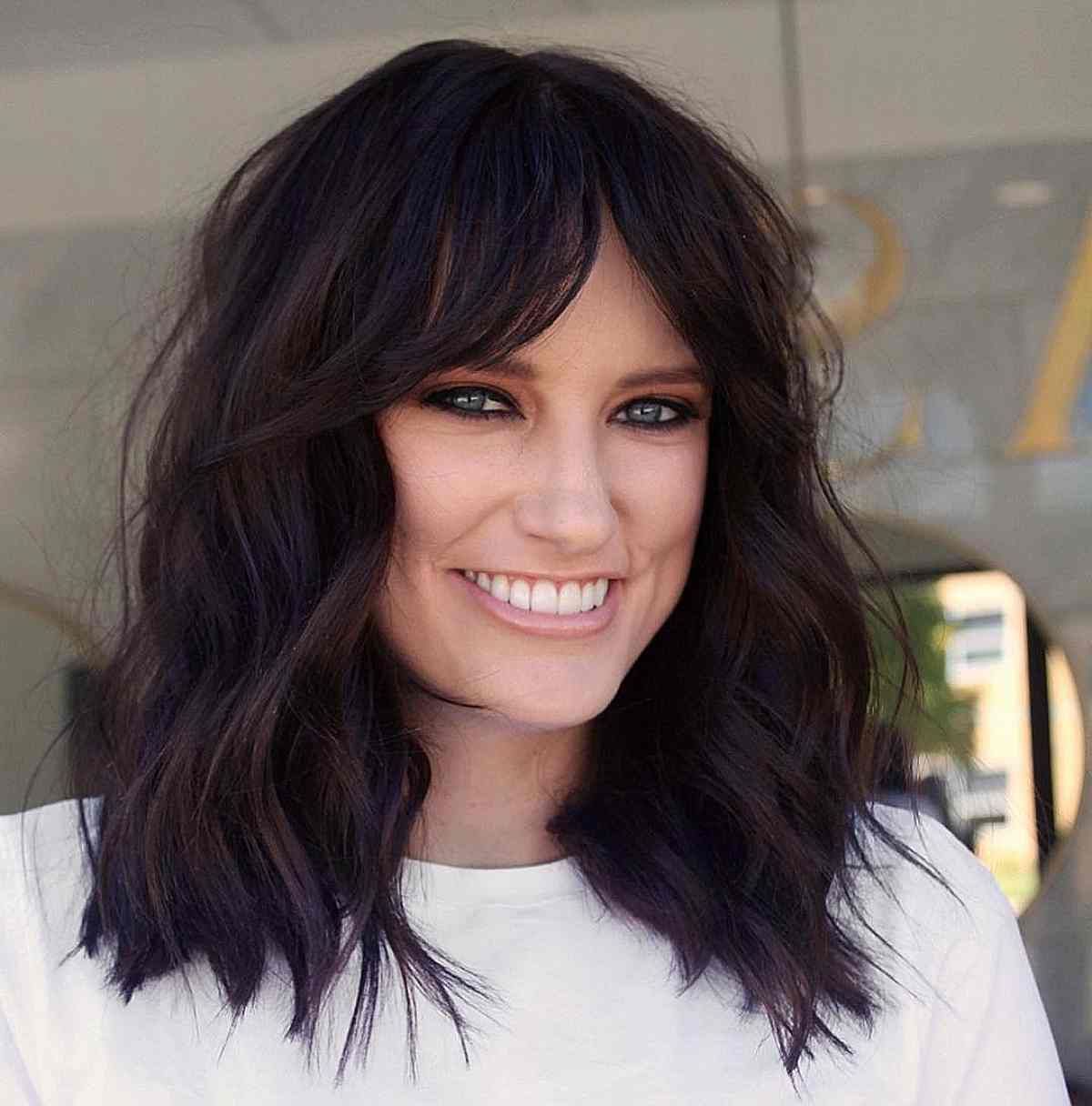 Pairing Curtain Bangs With Wavy Hair? 22 Best Ways To Do It Intended For Best And Newest Loose Waves With Unshowy Curtain Bangs (View 17 of 18)