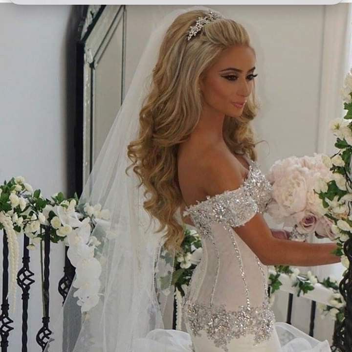 Pinpatty Too On Vestidos De Novia | Big Wedding Hair, Bride Hairstyles  With Veil, Long Hair Wedding Styles For Massive Wedding Hairstyle (View 10 of 25)