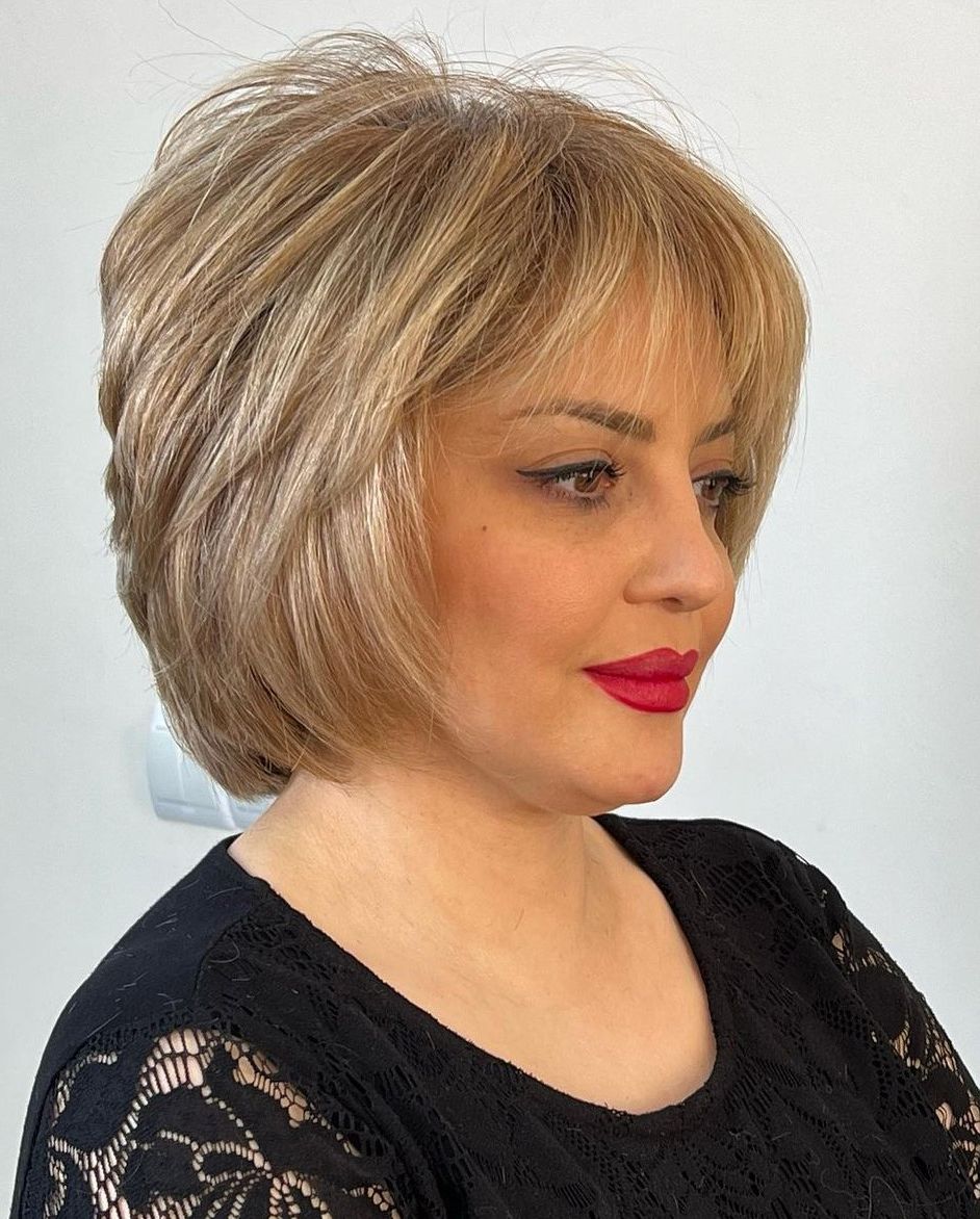 Soft And Airy Feathered Bob Hairstyles For 2023 – The Right Hairstyles Inside Collarbone Razored Feathered Bob (Photo 9 of 25)