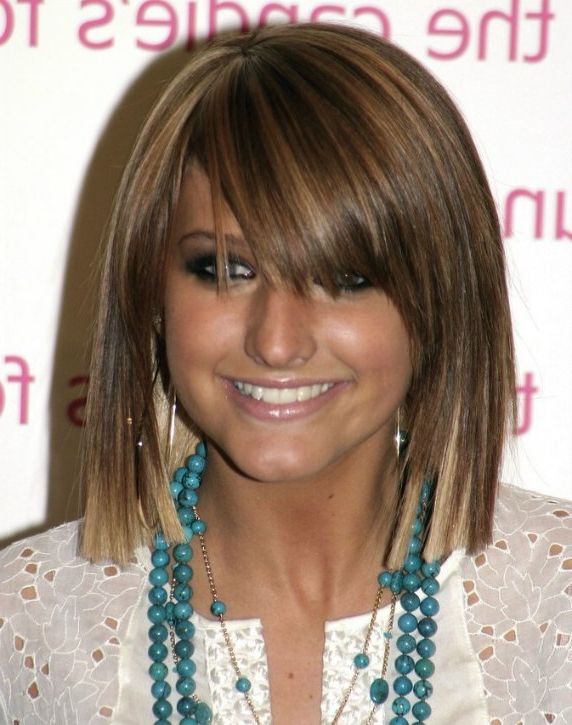 Ashlee Simpson | Blunt Cut Bob Hairstyle With Blonde Tipping On The Ends Pertaining To Medium Blunt Bob Haircuts (Photo 10 of 49)