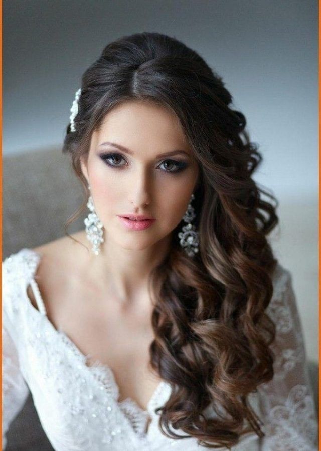 15 Best Wedding Hairstyles for Round Faces
