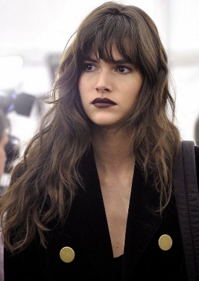 25 the Best Wavy Hairstyles with Layered Bangs