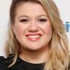 Kelly Clarkson Short Hairstyles (Photo 21 of 25)