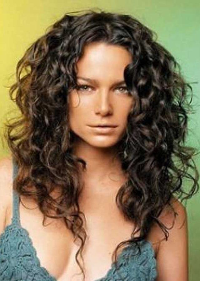 2024 Latest Haircuts for Women with Long Curly Hair