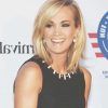 Carrie Underwood Medium Hairstyles (Photo 5 of 25)