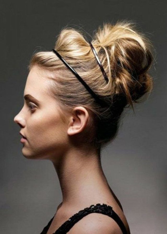 25 Best Messy Bun Hairstyles with Double Headband