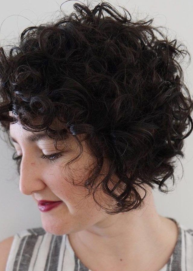 25 Best Jaw-length Inverted Curly Brunette Bob Hairstyles