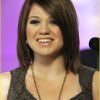 Kelly Clarkson Hairstyles Short (Photo 5 of 25)