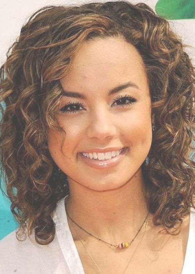 2024 Best of Natural Medium Hairstyles for Round Faces